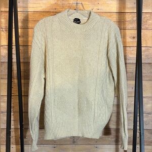 Women’s vintage cable knit cream sweater